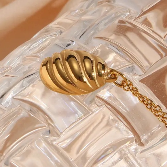 ⚜️[𝟯/$𝟮𝟴]⚜️NEW Textured Charm Stainless Steel Necklace - Picture 13 of 16